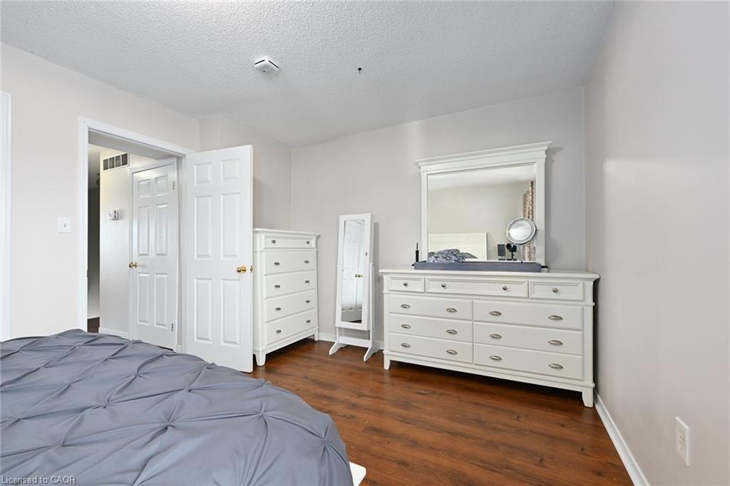 209-511 Highway 8 Street, Stoney Creek, ON - Indoor Photo Showing Bedroom