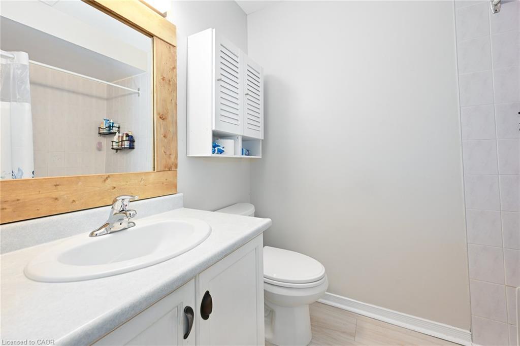 209-511 Highway 8 Street, Stoney Creek, ON - Indoor Photo Showing Bathroom