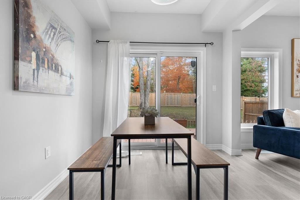 28-324 Equestrian Way, Cambridge, ON - Indoor Photo Showing Living Room