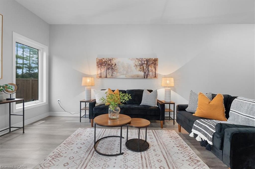28-324 Equestrian Way, Cambridge, ON - Indoor Photo Showing Living Room