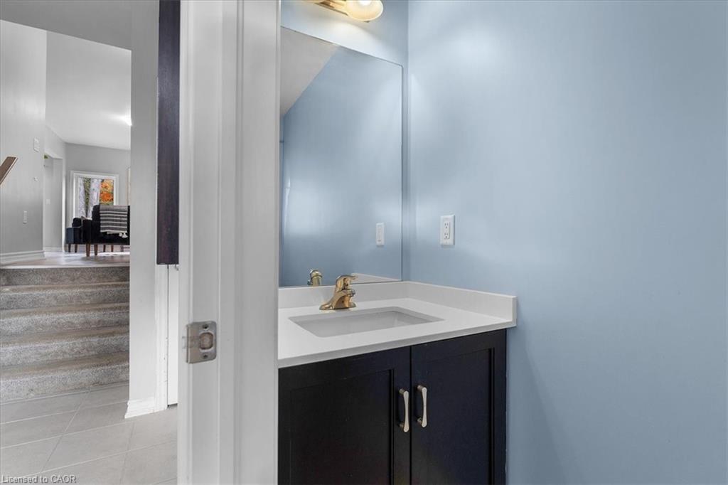 28-324 Equestrian Way, Cambridge, ON - Indoor Photo Showing Bathroom