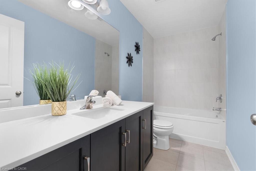 28-324 Equestrian Way, Cambridge, ON - Indoor Photo Showing Bathroom