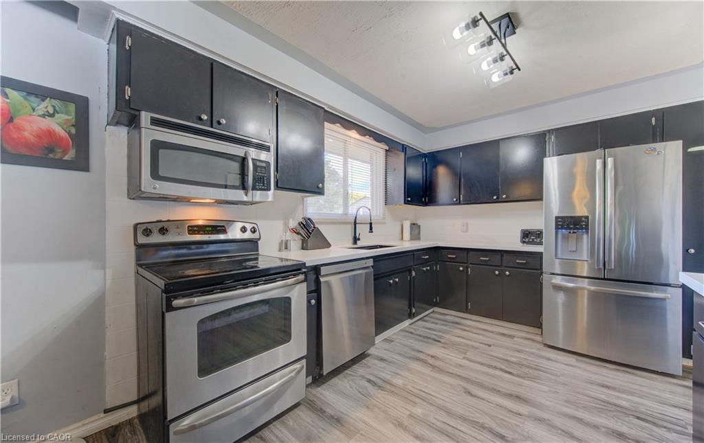 320 Country Hill Drive, Kitchener, ON - Indoor Photo Showing Kitchen With Stainless Steel Kitchen