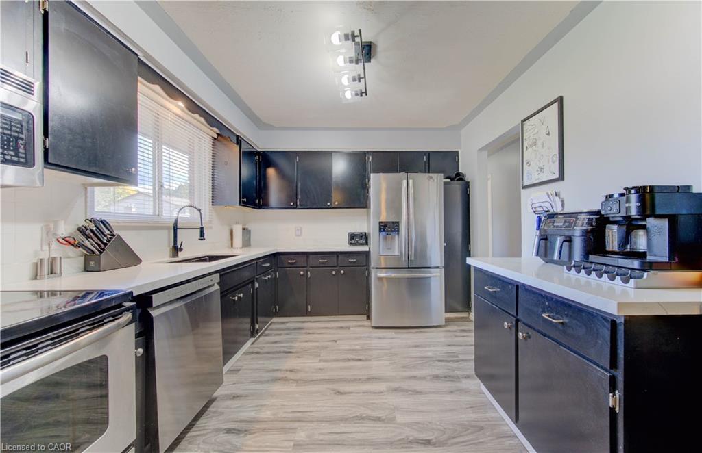 320 Country Hill Drive, Kitchener, ON - Indoor Photo Showing Kitchen With Stainless Steel Kitchen
