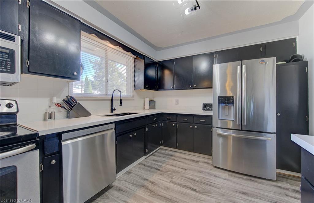320 Country Hill Drive, Kitchener, ON - Indoor Photo Showing Kitchen With Stainless Steel Kitchen