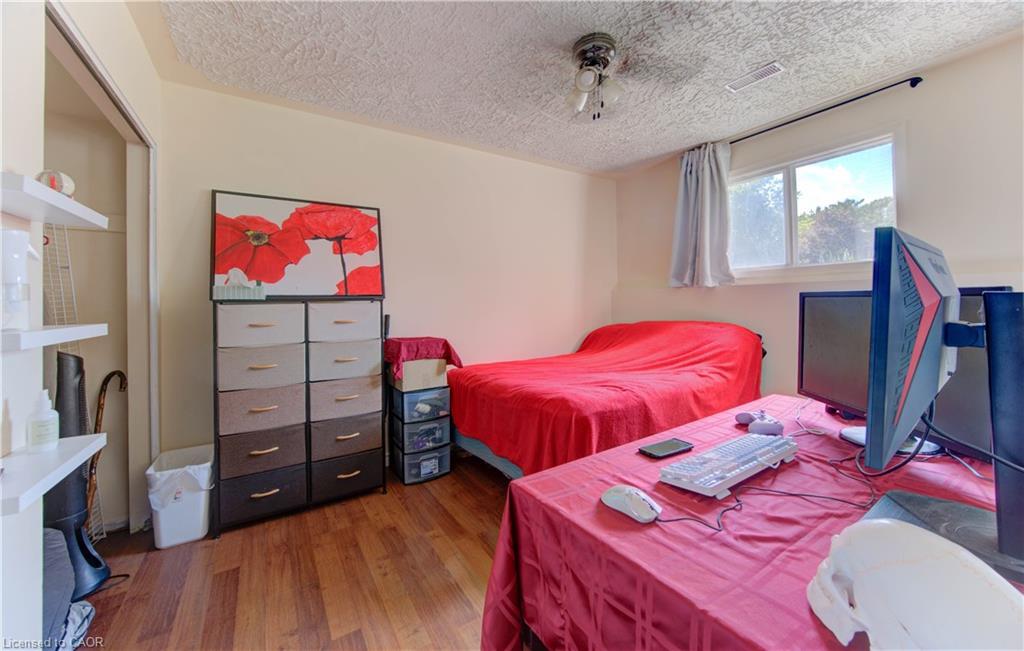 320 Country Hill Drive, Kitchener, ON - Indoor Photo Showing Bedroom