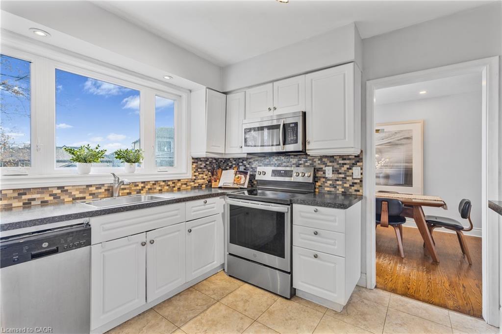496 Pineland Avenue, Oakville, ON - Indoor Photo Showing Kitchen