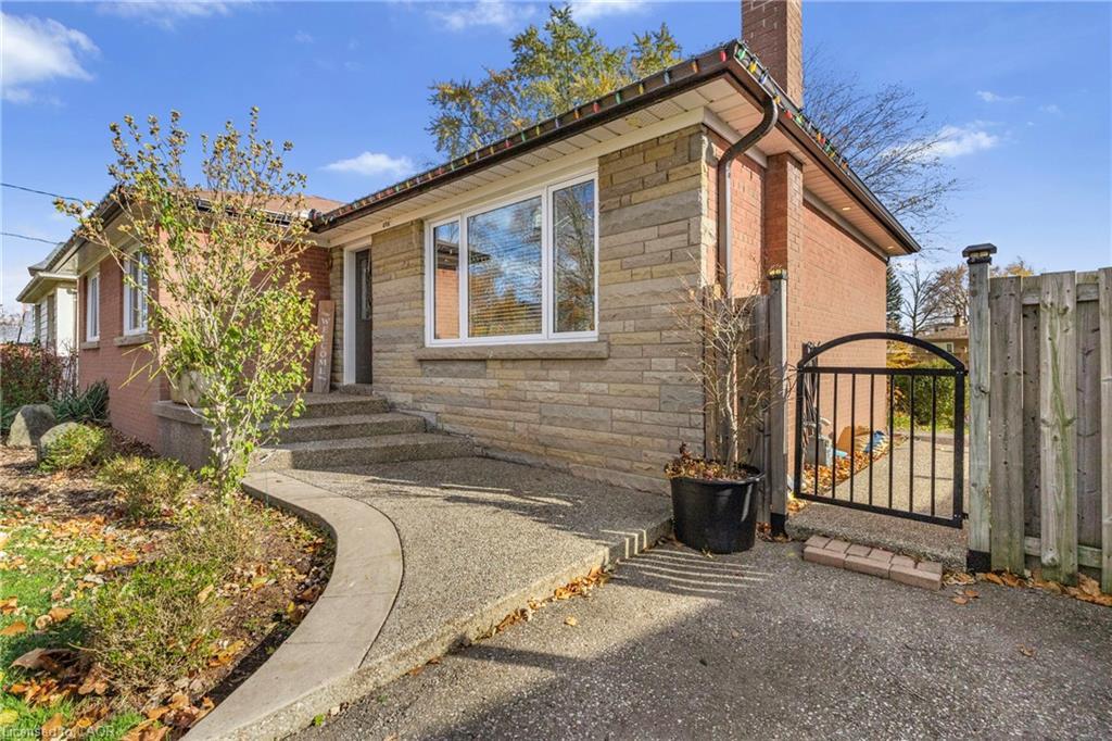 496 Pineland Avenue, Oakville, ON - Outdoor