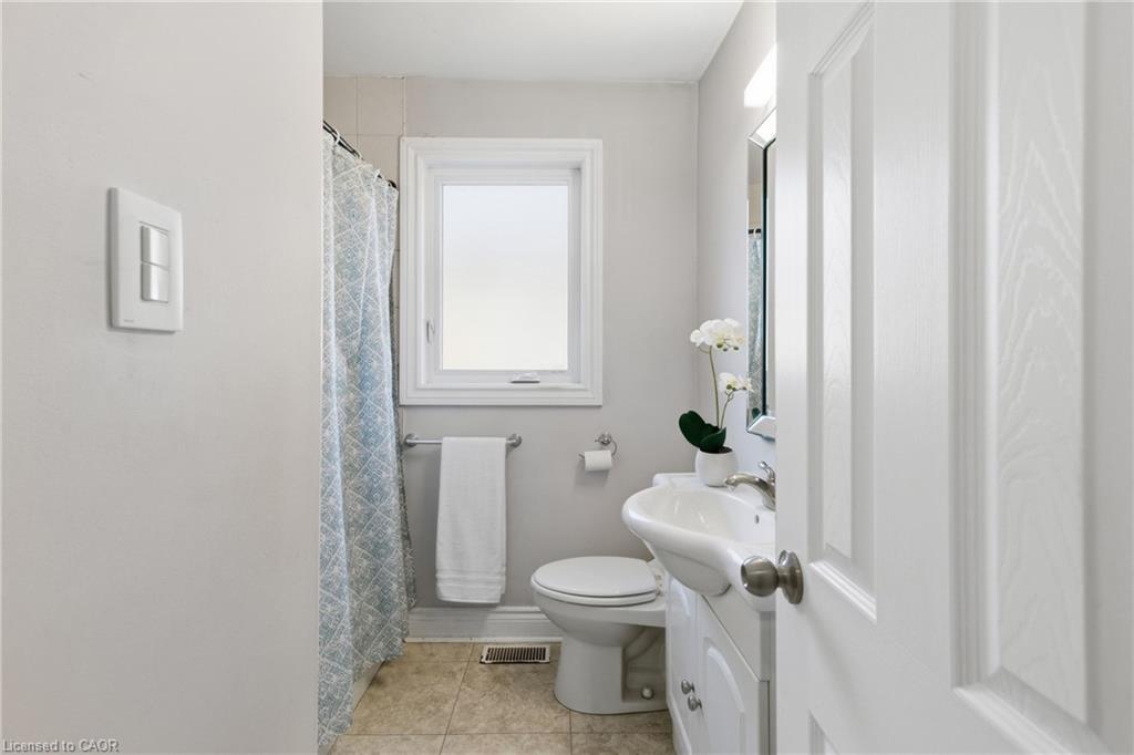 496 Pineland Avenue, Oakville, ON - Indoor Photo Showing Bathroom