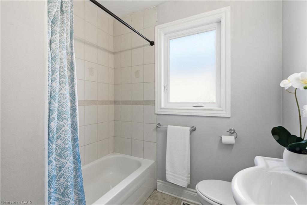 496 Pineland Avenue, Oakville, ON - Indoor Photo Showing Bathroom