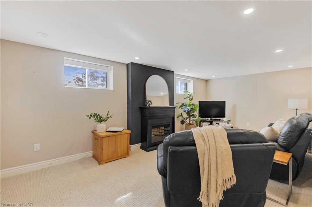 496 Pineland Avenue, Oakville, ON - Indoor With Fireplace