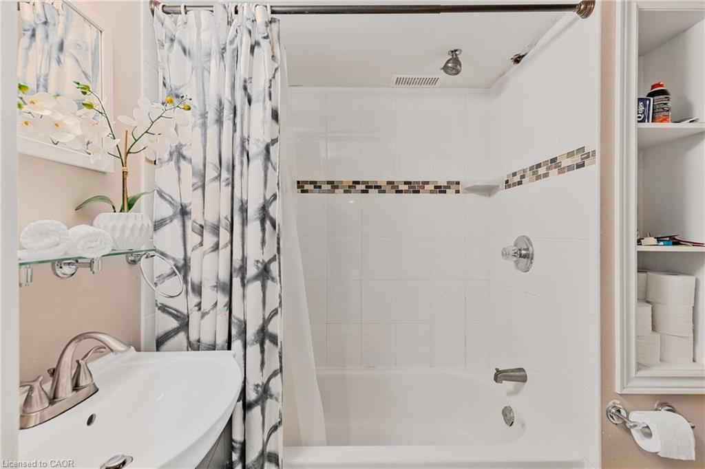496 Pineland Avenue, Oakville, ON - Indoor Photo Showing Bathroom