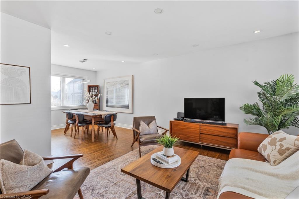 496 Pineland Avenue, Oakville, ON - Indoor Photo Showing Living Room