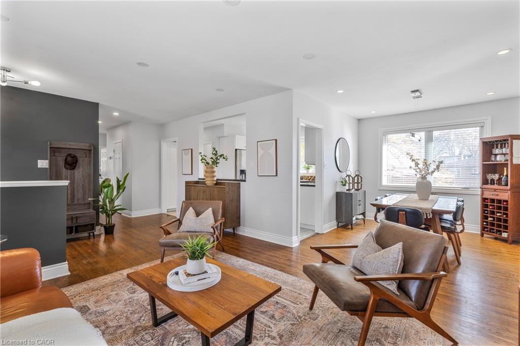 496 Pineland Avenue, Oakville, ON - Indoor Photo Showing Living Room