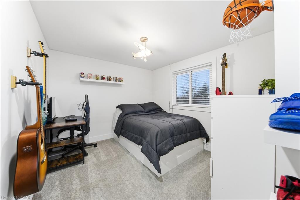 23 Stonegate Drive, Kitchener, ON - Indoor Photo Showing Bedroom
