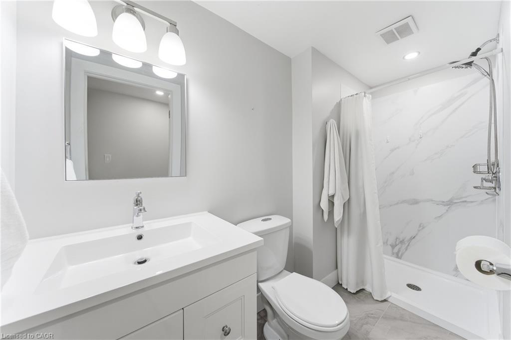 23 Stonegate Drive, Kitchener, ON - Indoor Photo Showing Bathroom