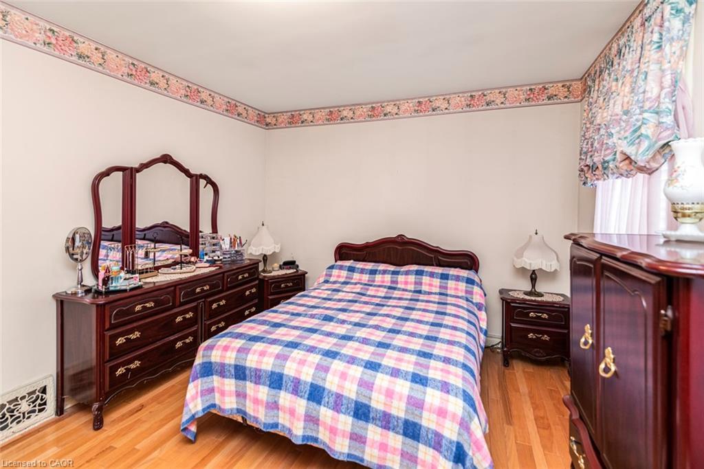 538 Hughson Street N, Hamilton, ON - Indoor Photo Showing Bedroom