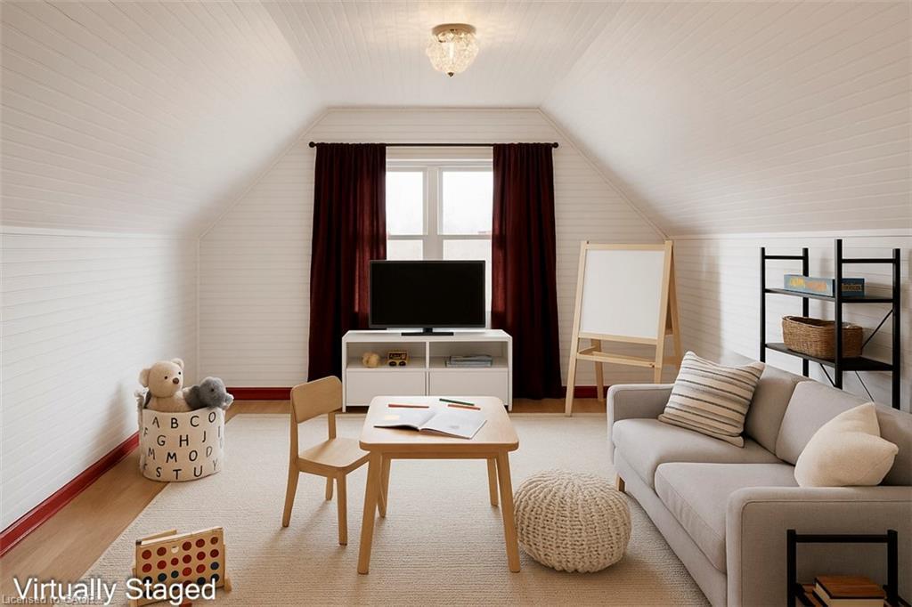 538 Hughson Street N, Hamilton, ON - Indoor Photo Showing Living Room
