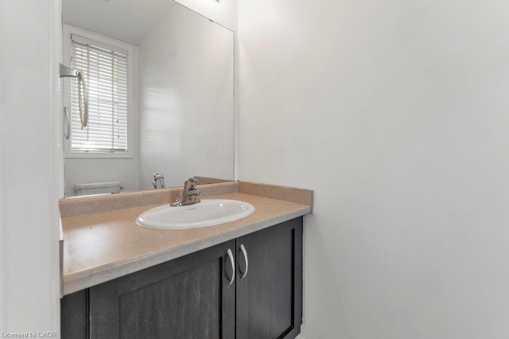 70 Vinton Road, Ancaster, ON - Indoor Photo Showing Bathroom