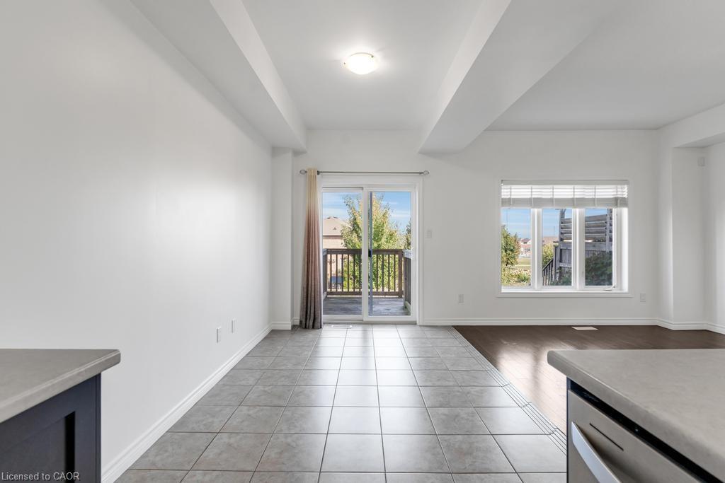 70 Vinton Road, Ancaster, ON - Indoor Photo Showing Living Room