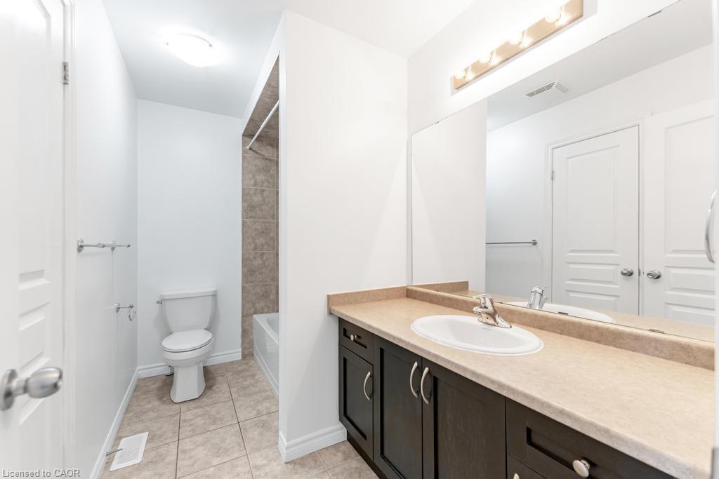 70 Vinton Road, Ancaster, ON - Indoor Photo Showing Bathroom