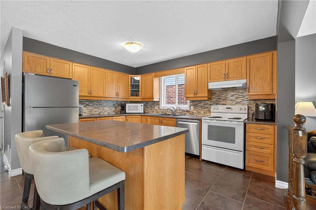 517 Thornview Place, Waterloo, ON - Indoor Photo Showing Kitchen With Double Sink