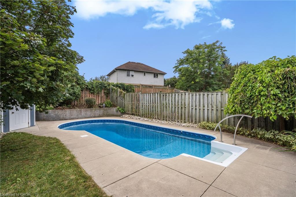 517 Thornview Place, Waterloo, ON - Outdoor With In Ground Pool With Backyard