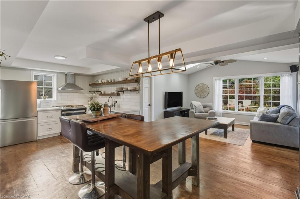 5373 Spruce Avenue, Burlington, ON - Indoor