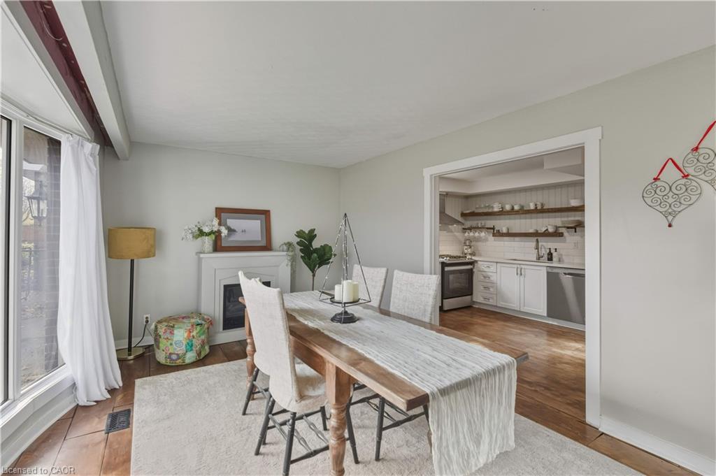 5373 Spruce Avenue, Burlington, ON - Indoor