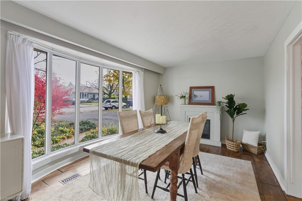 5373 Spruce Avenue, Burlington, ON - Indoor Photo Showing Dining Room