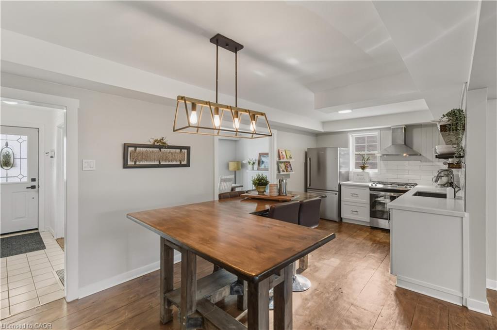 5373 Spruce Avenue, Burlington, ON - Indoor