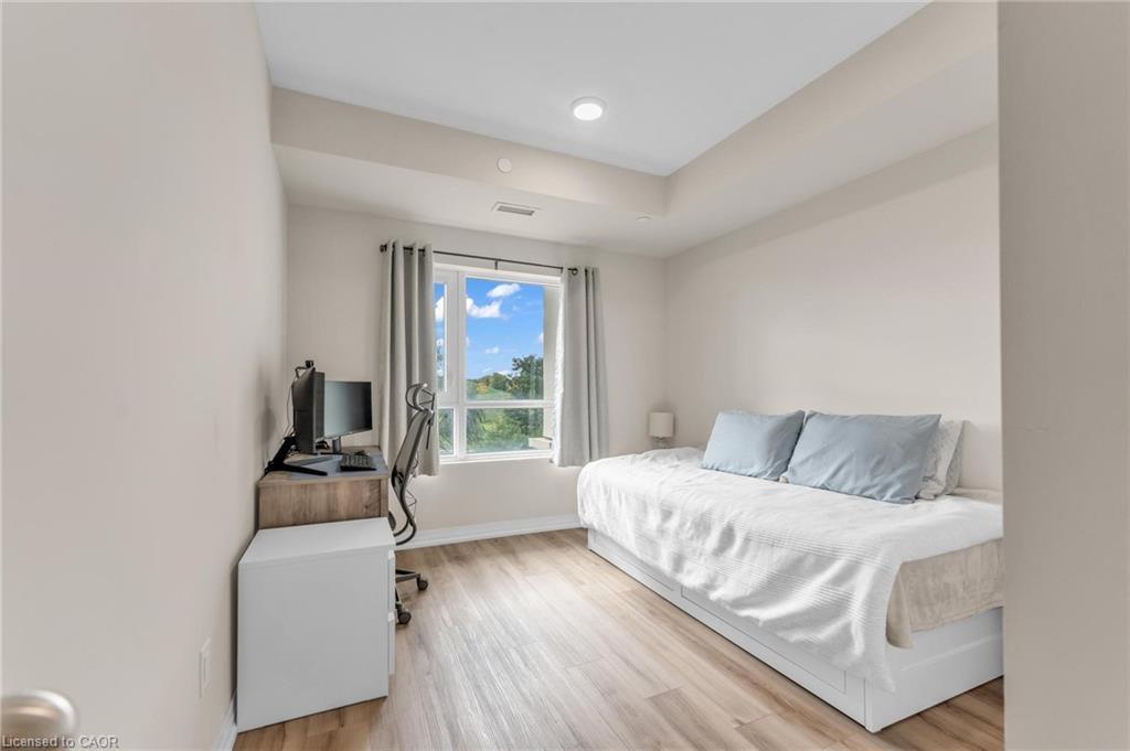 231-50 Herrick Avenue, St. Catharines, ON - Indoor Photo Showing Bedroom