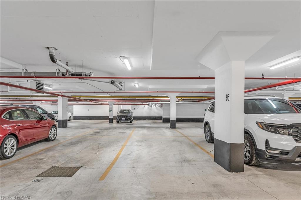 231-50 Herrick Avenue, St. Catharines, ON - Indoor Photo Showing Garage