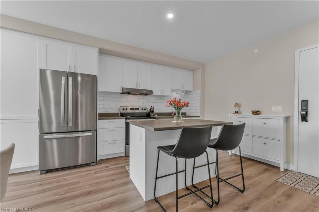 231-50 Herrick Avenue, St. Catharines, ON - Indoor Photo Showing Kitchen With Upgraded Kitchen