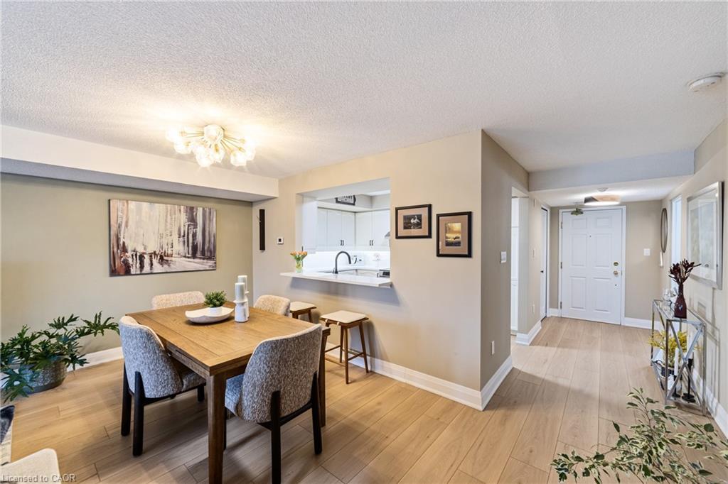 B403-216 Plains Road W, Burlington, ON - Indoor Photo Showing Dining Room