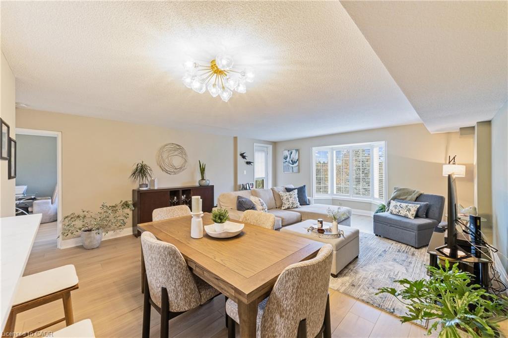 B403-216 Plains Road W, Burlington, ON - Indoor