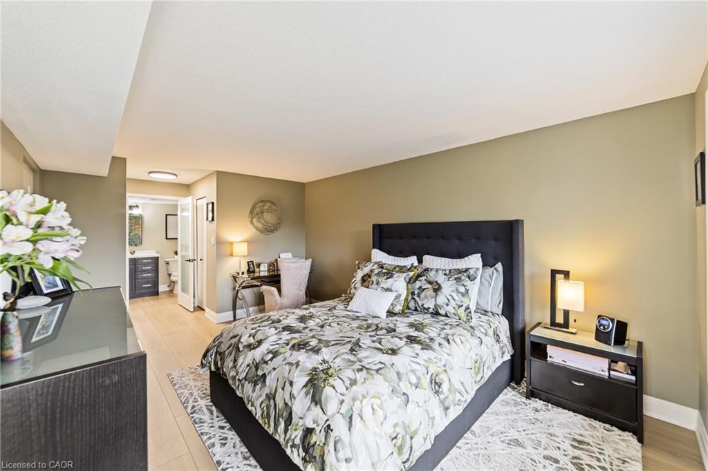 B403-216 Plains Road W, Burlington, ON - Indoor Photo Showing Bedroom
