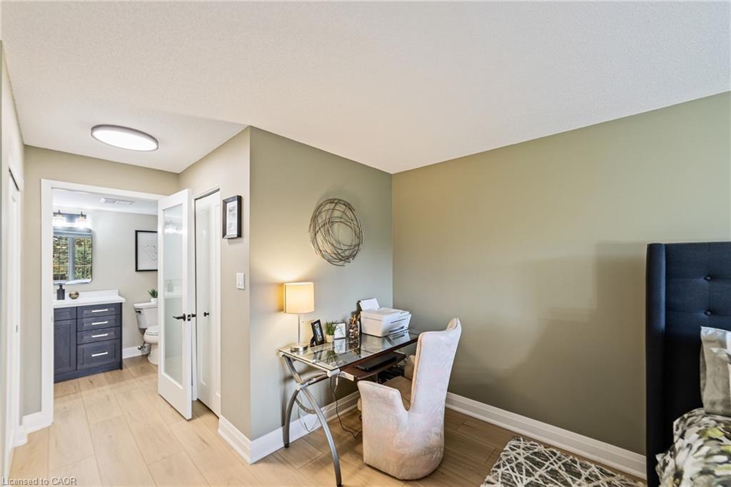 B403-216 Plains Road W, Burlington, ON - Indoor