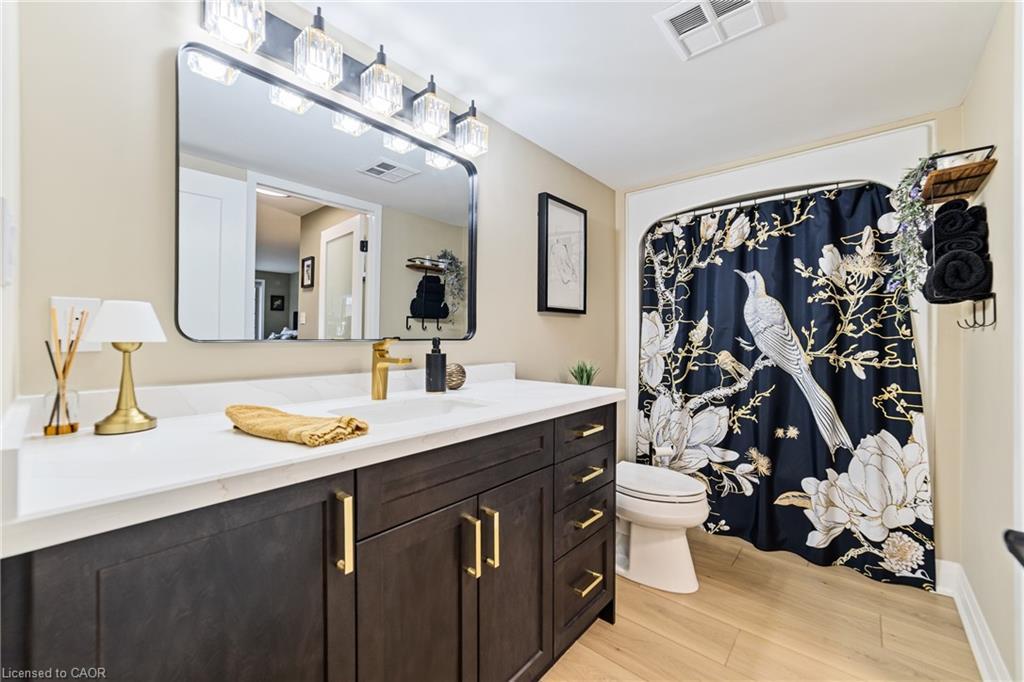 B403-216 Plains Road W, Burlington, ON - Indoor Photo Showing Bathroom