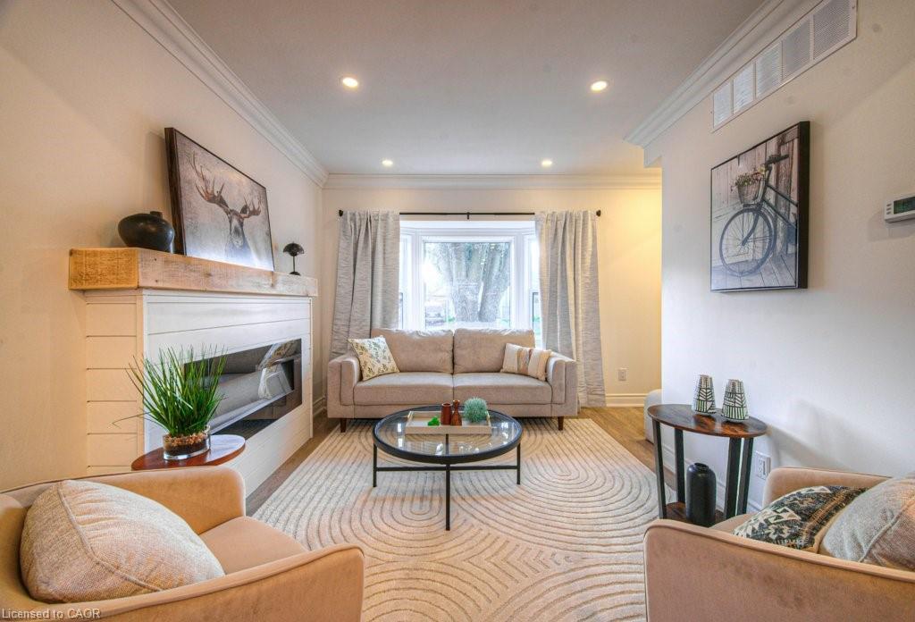 30 Dunbar Road S, Waterloo, ON - Indoor Photo Showing Living Room With Fireplace