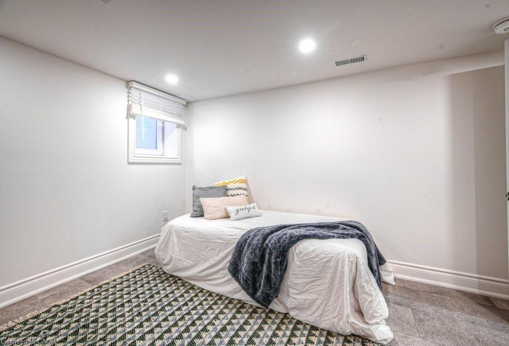 30 Dunbar Road S, Waterloo, ON - Indoor Photo Showing Bedroom