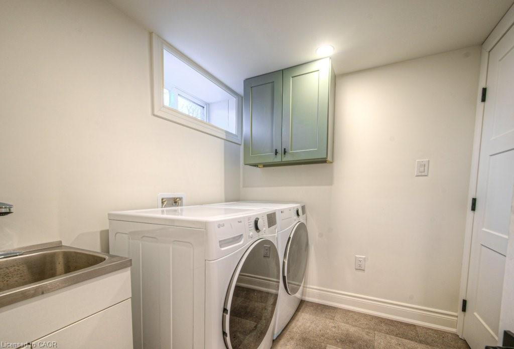 30 Dunbar Road S, Waterloo, ON - Indoor Photo Showing Laundry Room