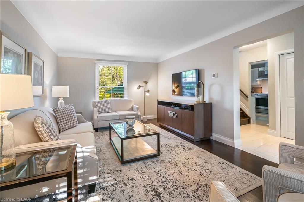 4 Upper Canada Drive, St. Catharines, ON - Indoor Photo Showing Living Room