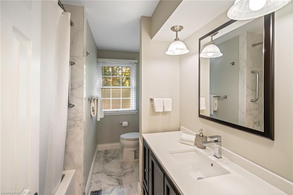 4 Upper Canada Drive, St. Catharines, ON - Indoor Photo Showing Bathroom