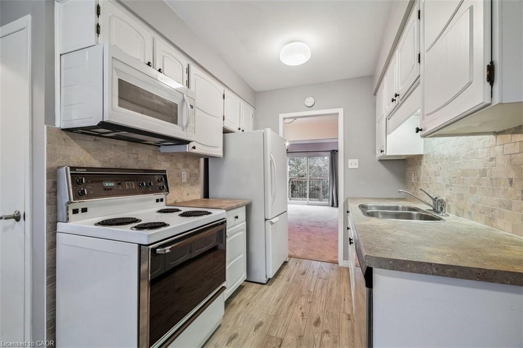 58-3029 Glencrest Road, Burlington, ON - Indoor Photo Showing Kitchen With Double Sink