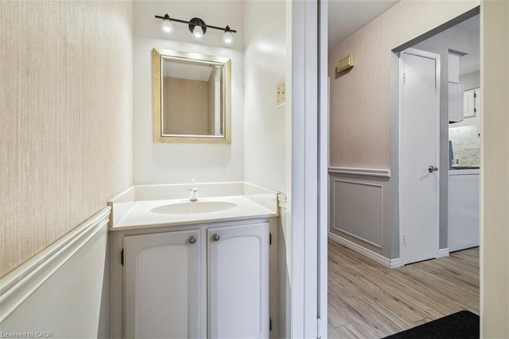 58-3029 Glencrest Road, Burlington, ON - Indoor Photo Showing Bathroom