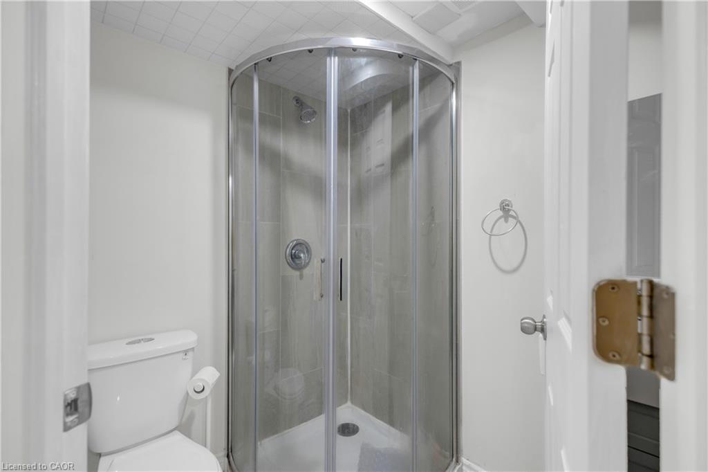 48 Luscombe Street, Hamilton, ON - Indoor Photo Showing Bathroom