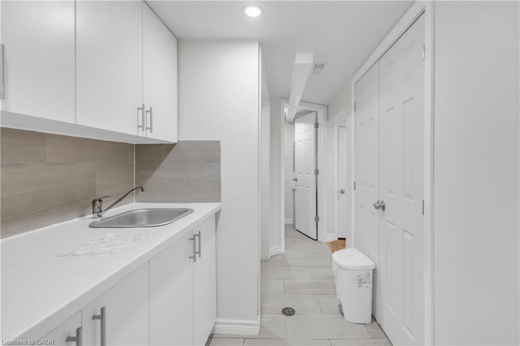 48 Luscombe Street, Hamilton, ON - Indoor Photo Showing Kitchen