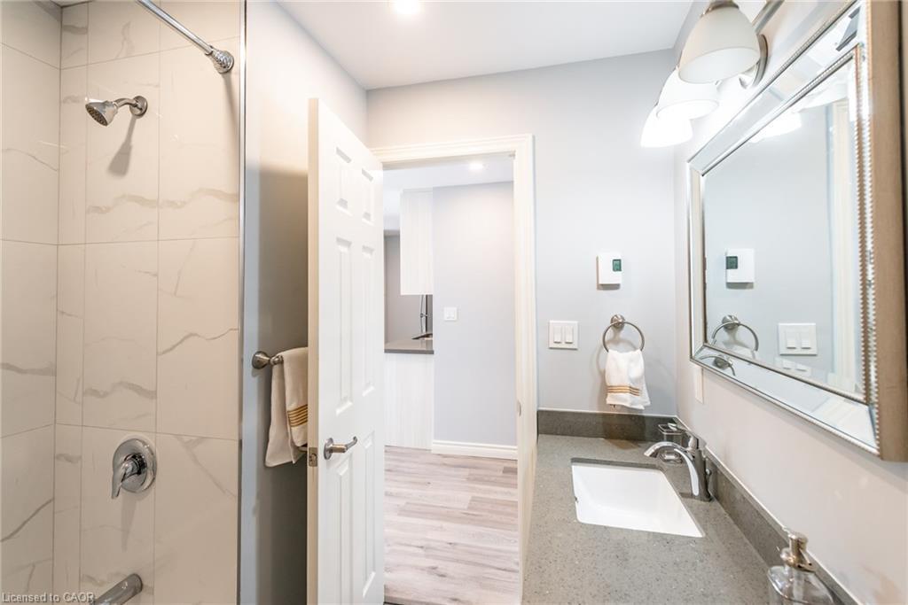 16-529 Elm Street, Port Colborne, ON - Indoor Photo Showing Bathroom