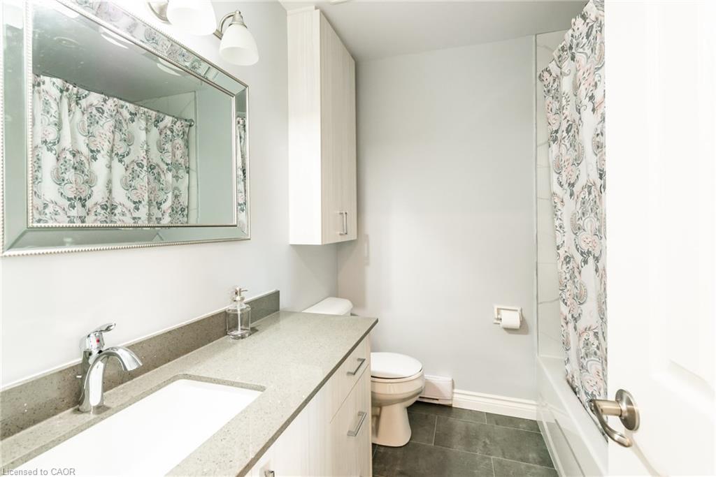 16-529 Elm Street, Port Colborne, ON - Indoor Photo Showing Bathroom